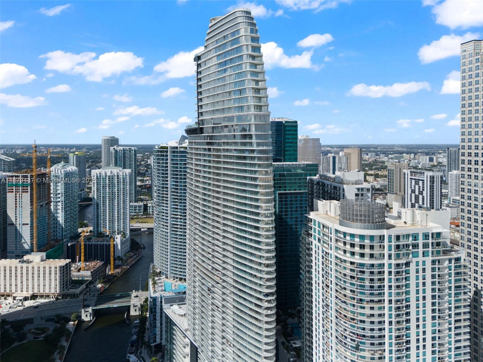 ASTON MARTIN RESIDENCES - Residential