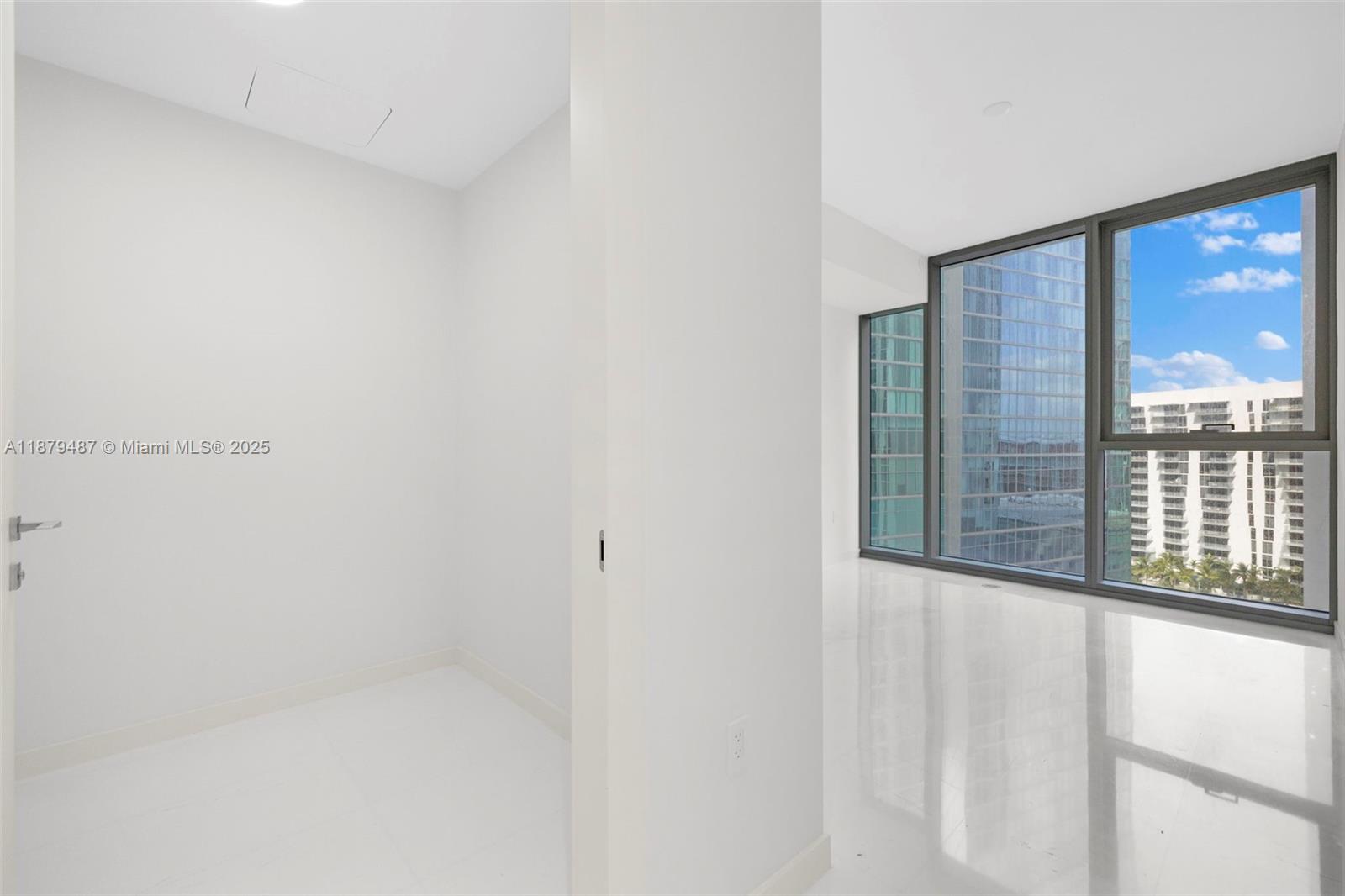 ASTON MARTIN RESIDENCES - Residential