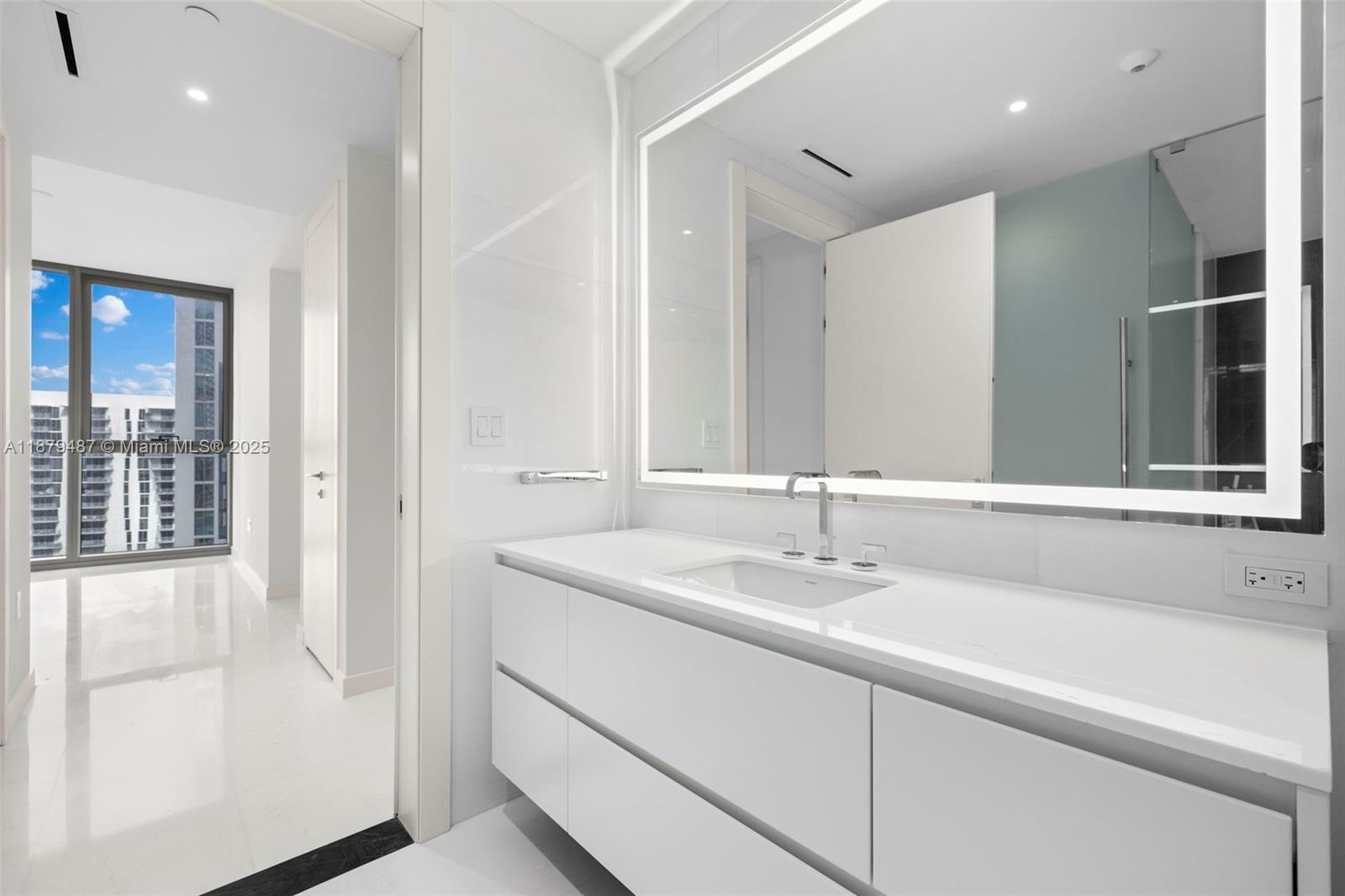 ASTON MARTIN RESIDENCES - Residential