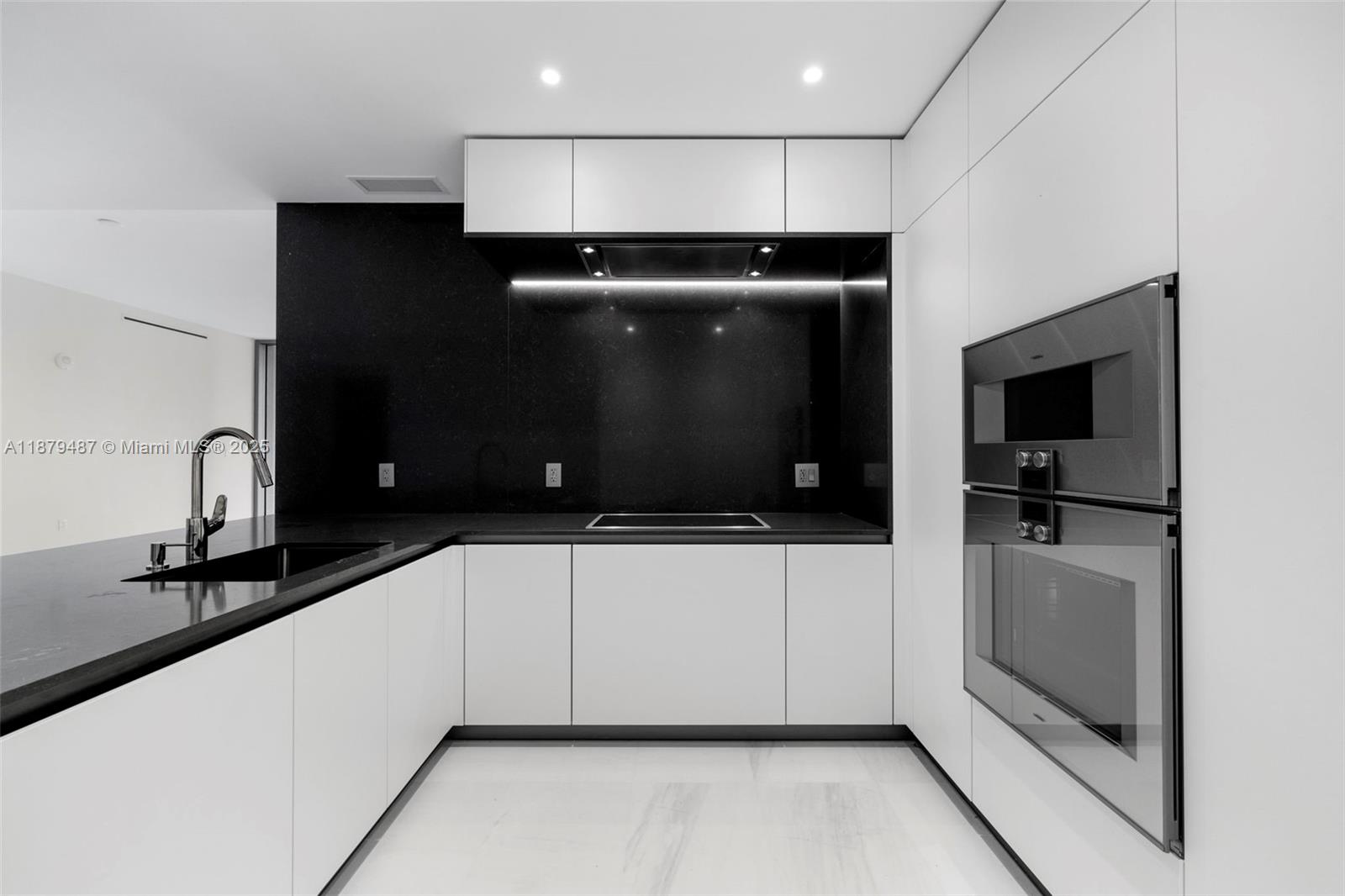 ASTON MARTIN RESIDENCES - Residential