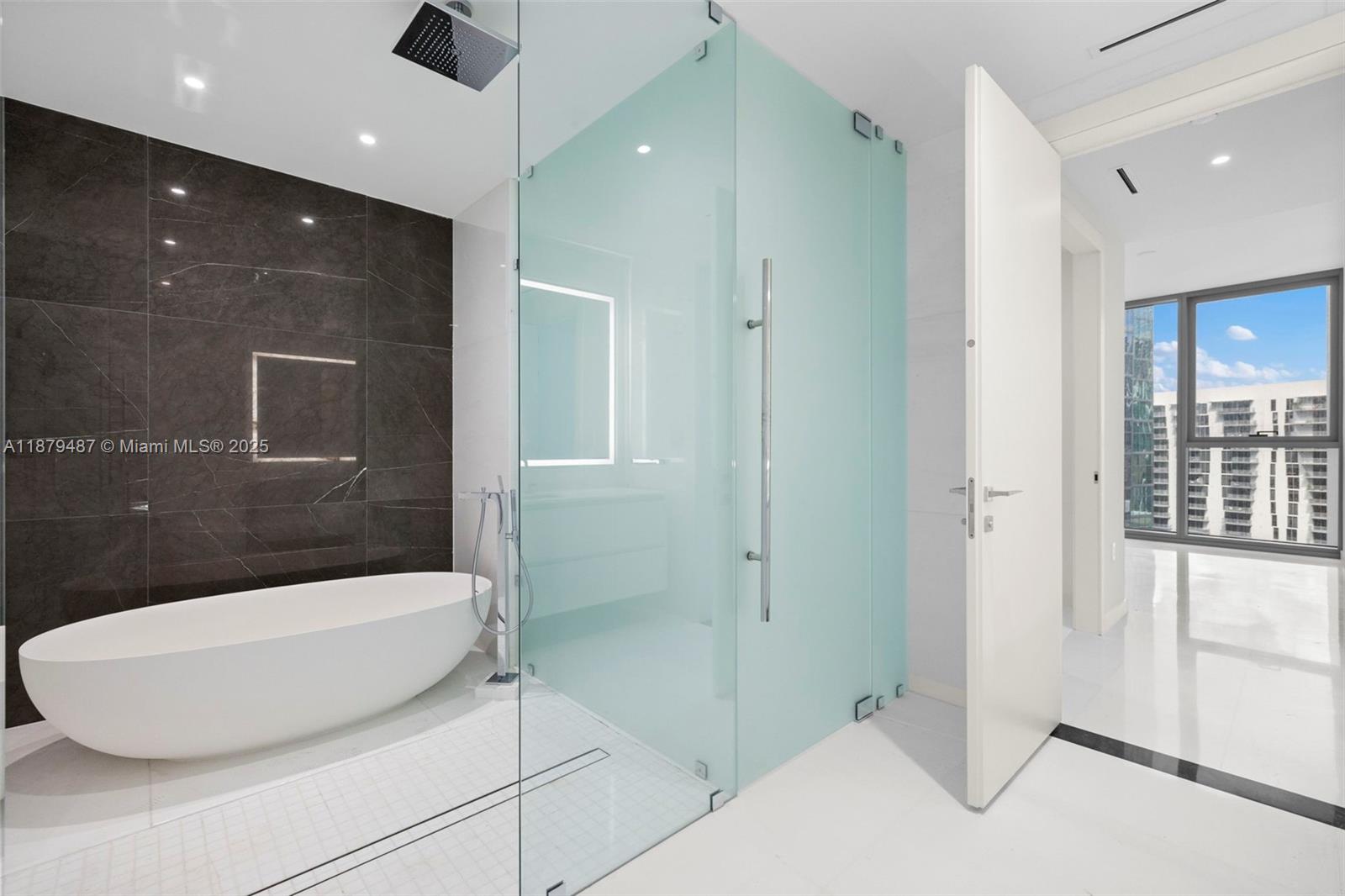 ASTON MARTIN RESIDENCES - Residential