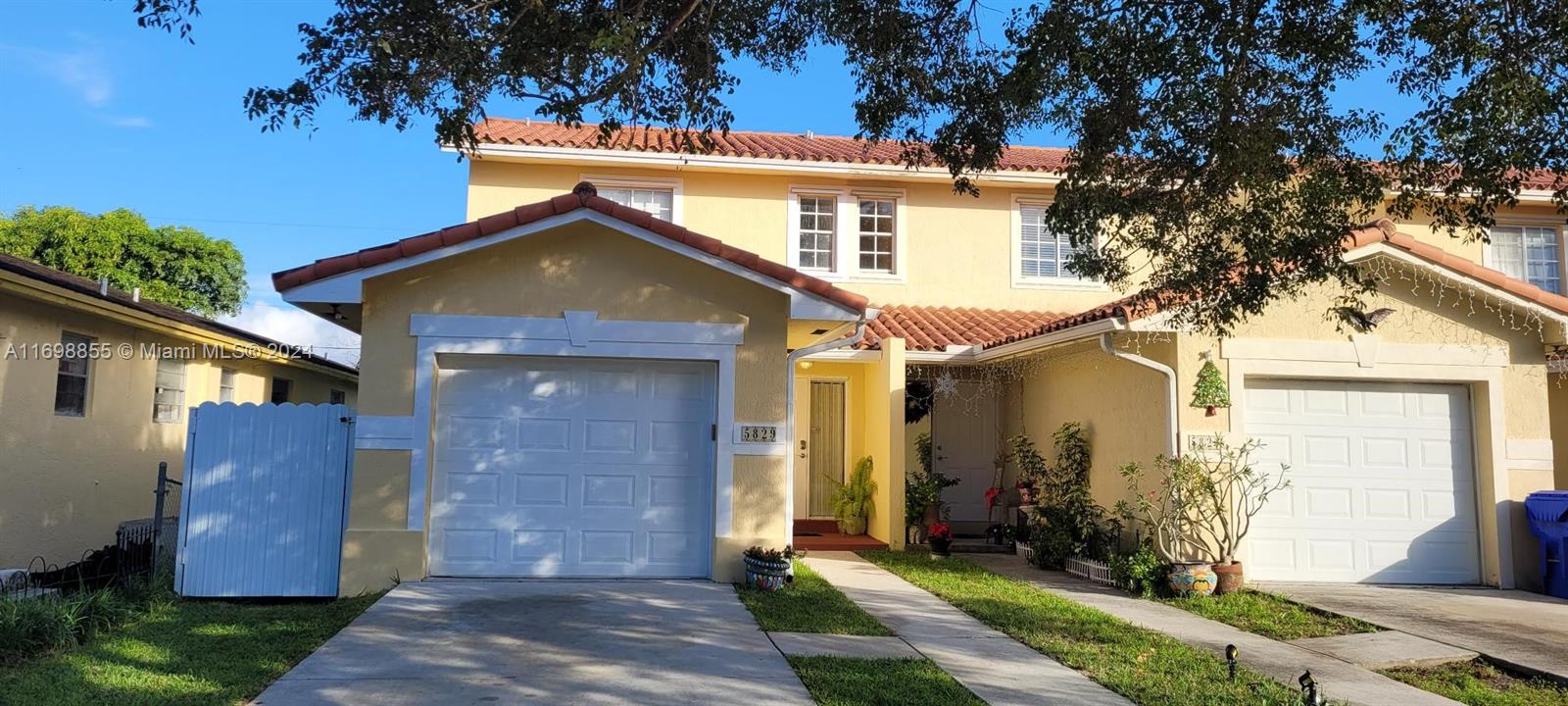 5829 Grant St 5829, Hollywood, Broward County, Florida - 3 Bedrooms  
3 Bathrooms - 