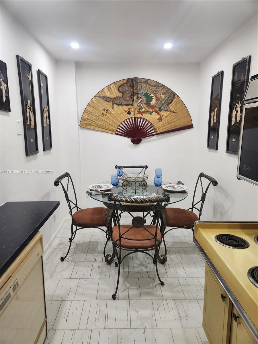 HILLCREST EAST NO 22 COND - Residential