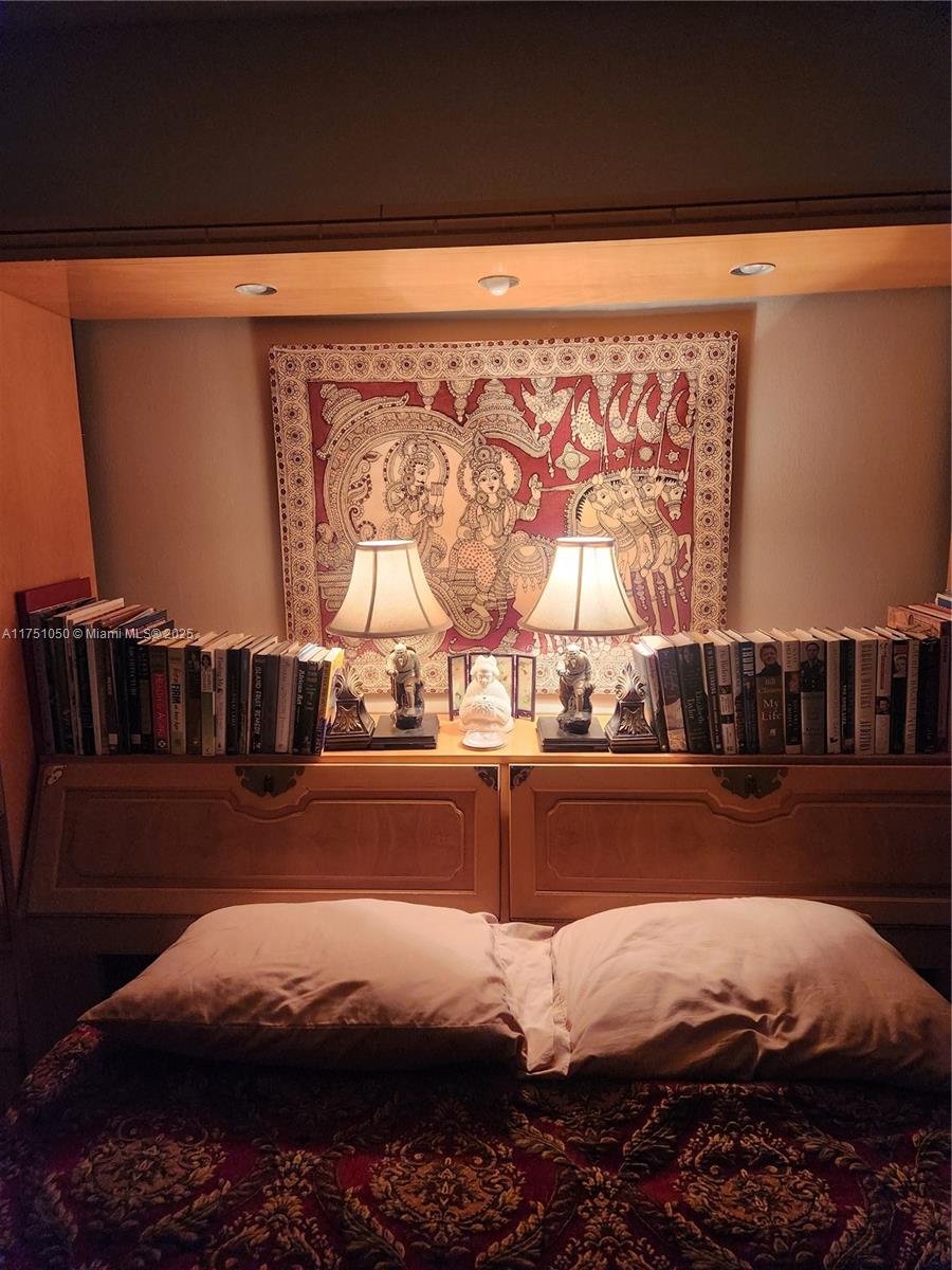 HILLCREST EAST NO 22 COND - Residential