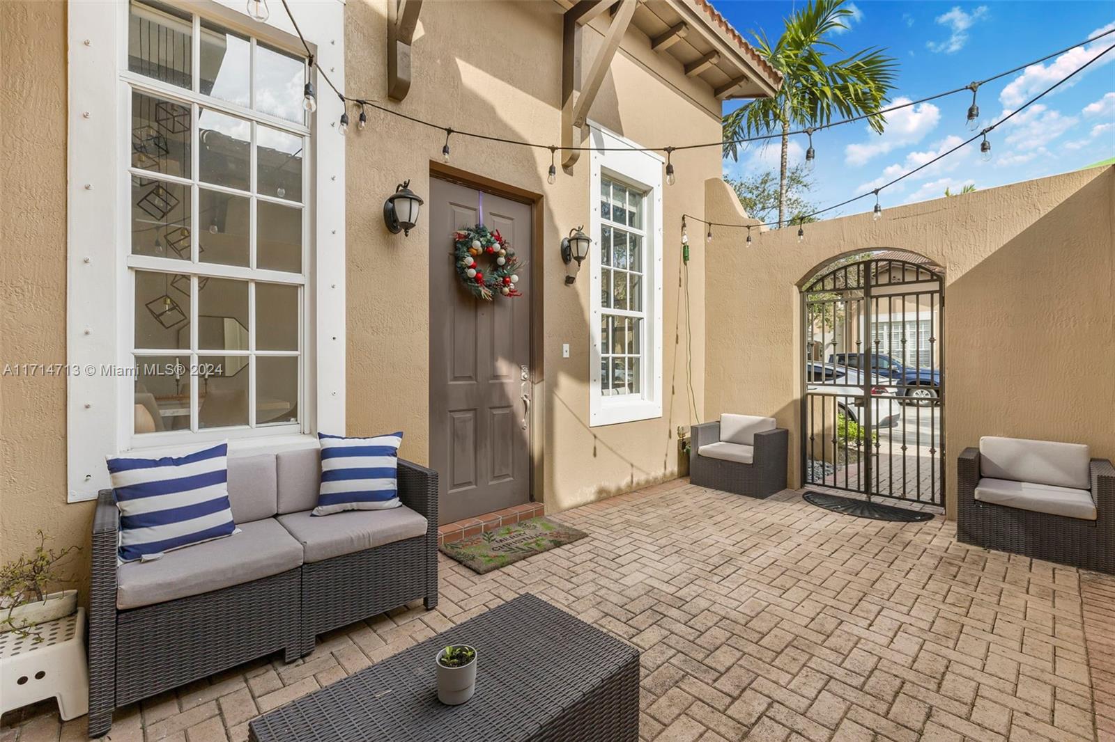 1042 SW 146th Ter