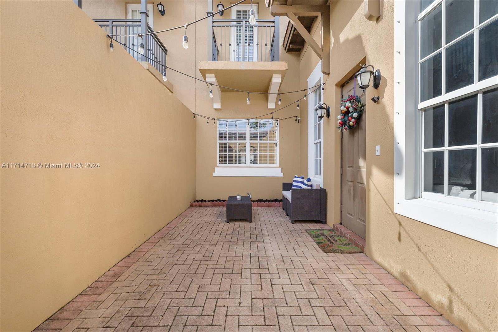 1042 SW 146th Ter