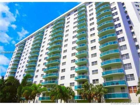 Condominium in Sunny Isles Beach FL 19390 Collins Ave.jpg