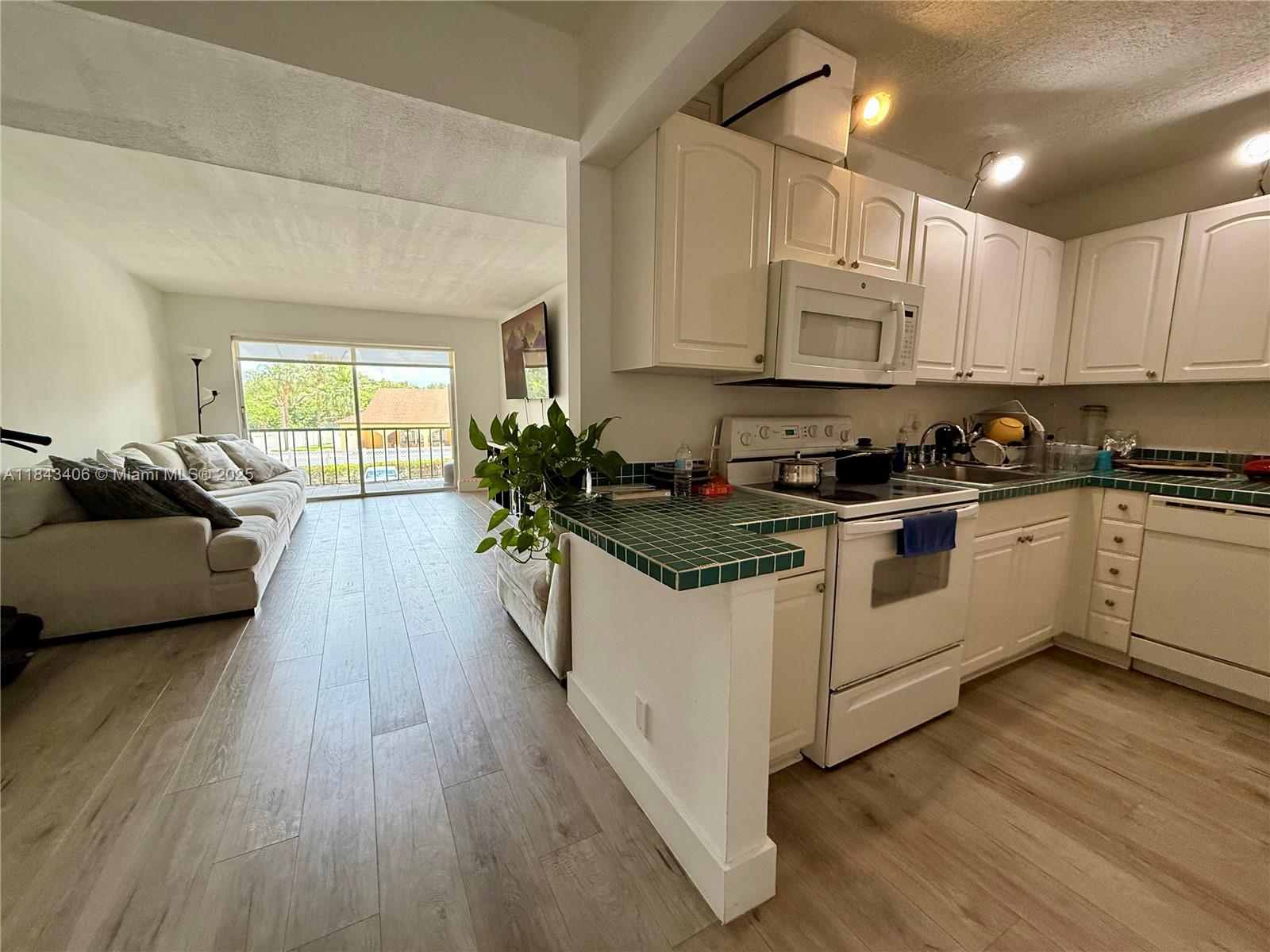 CASA DEL RIO CONDO - Residential