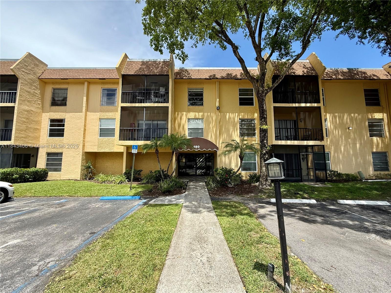 CASA DEL RIO CONDO - Residential