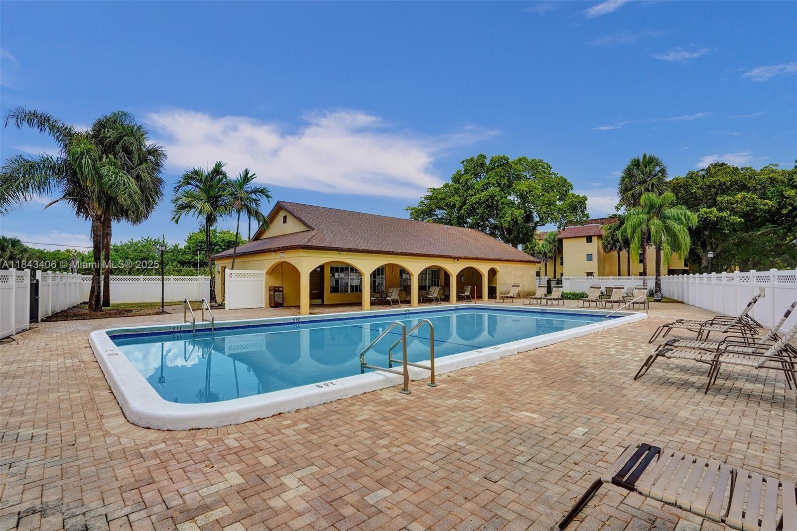 CASA DEL RIO CONDO - Residential