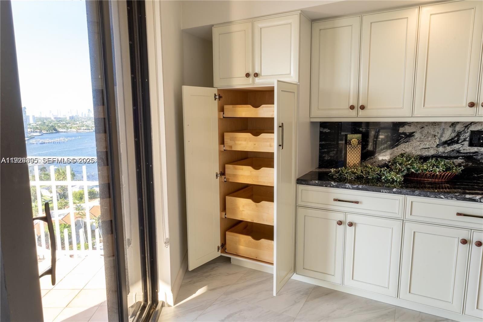 THE TOWERS OF QUAYSIDE CO - Residential