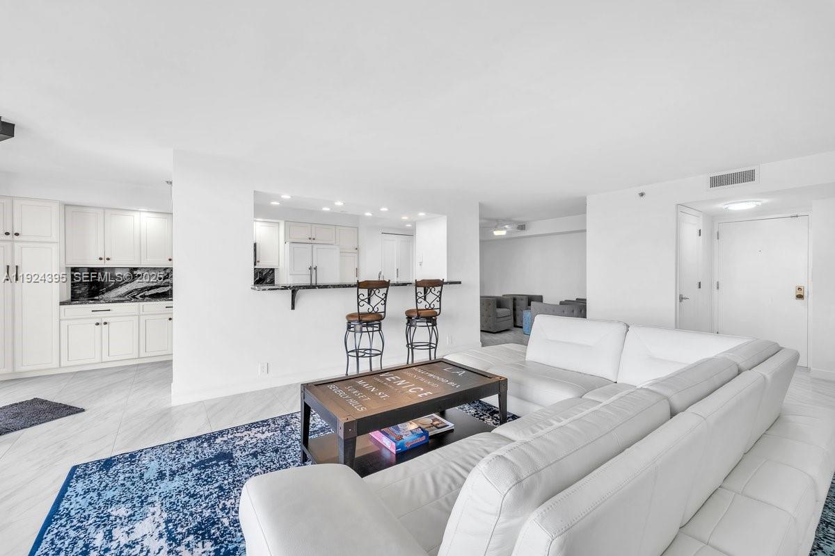 THE TOWERS OF QUAYSIDE CO - Residential