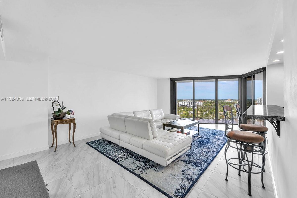 THE TOWERS OF QUAYSIDE CO - Residential