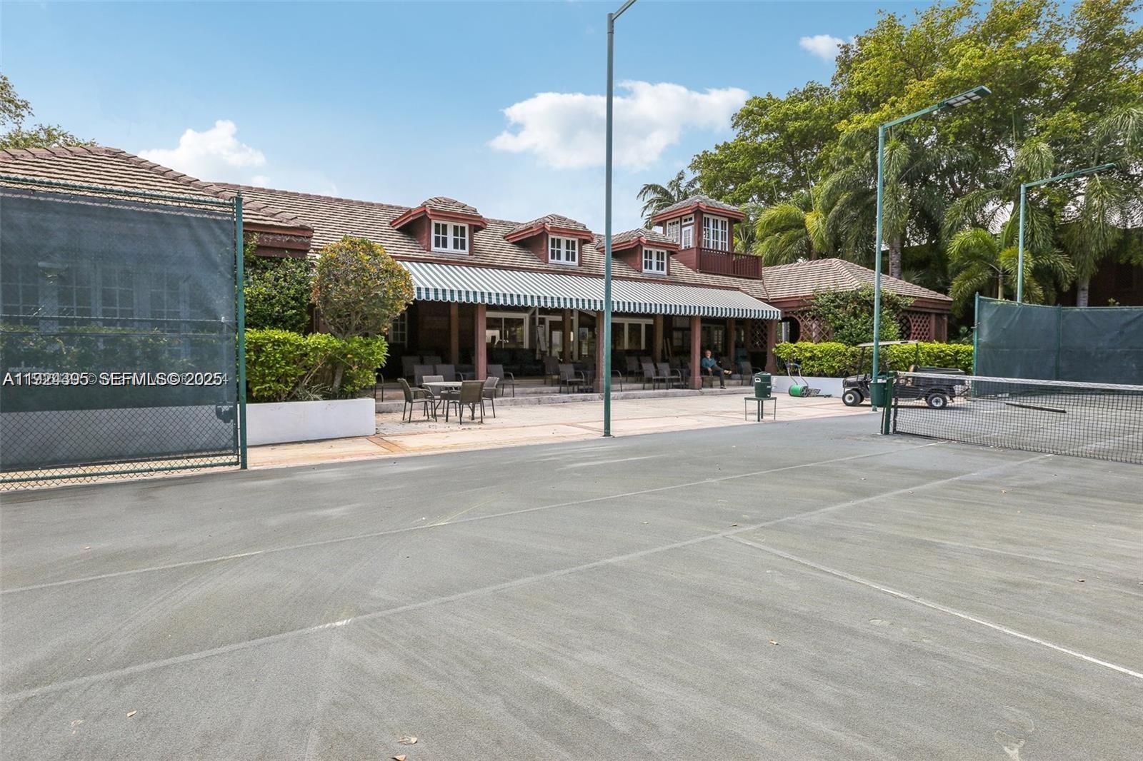 THE TOWERS OF QUAYSIDE CO - Residential