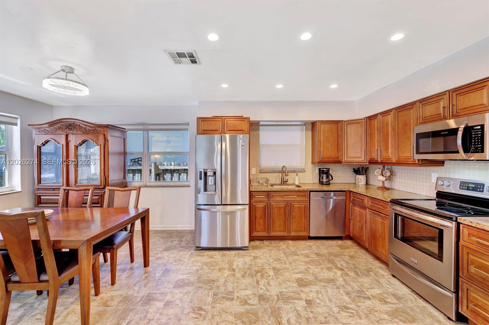 45 SE 14th St