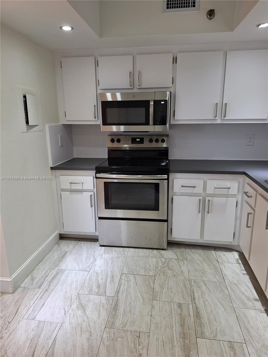 HILLCREST EAST NO 19 COND - Residential Lease