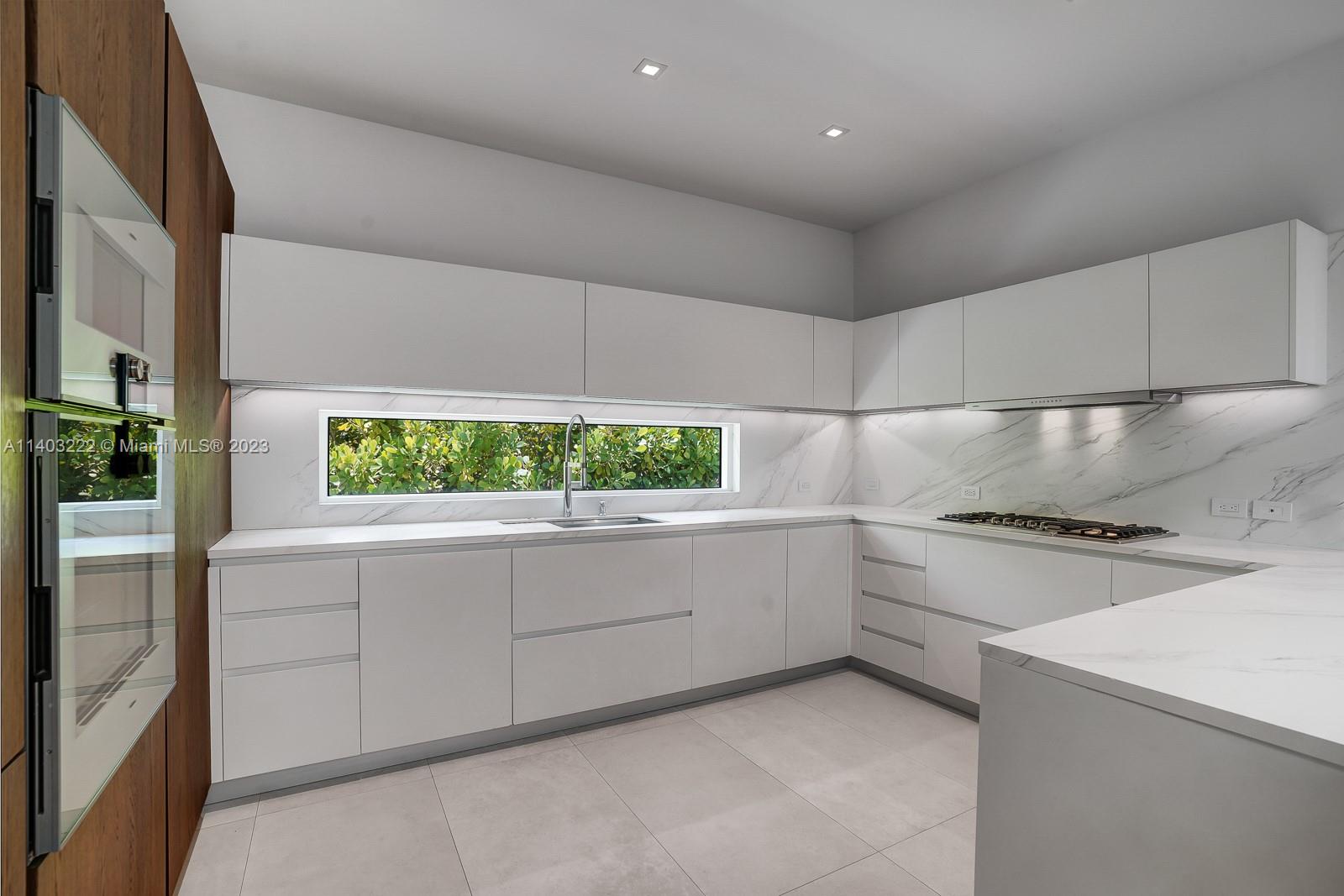 TROPICAL ISLE HOMES SUB 4 - Residential