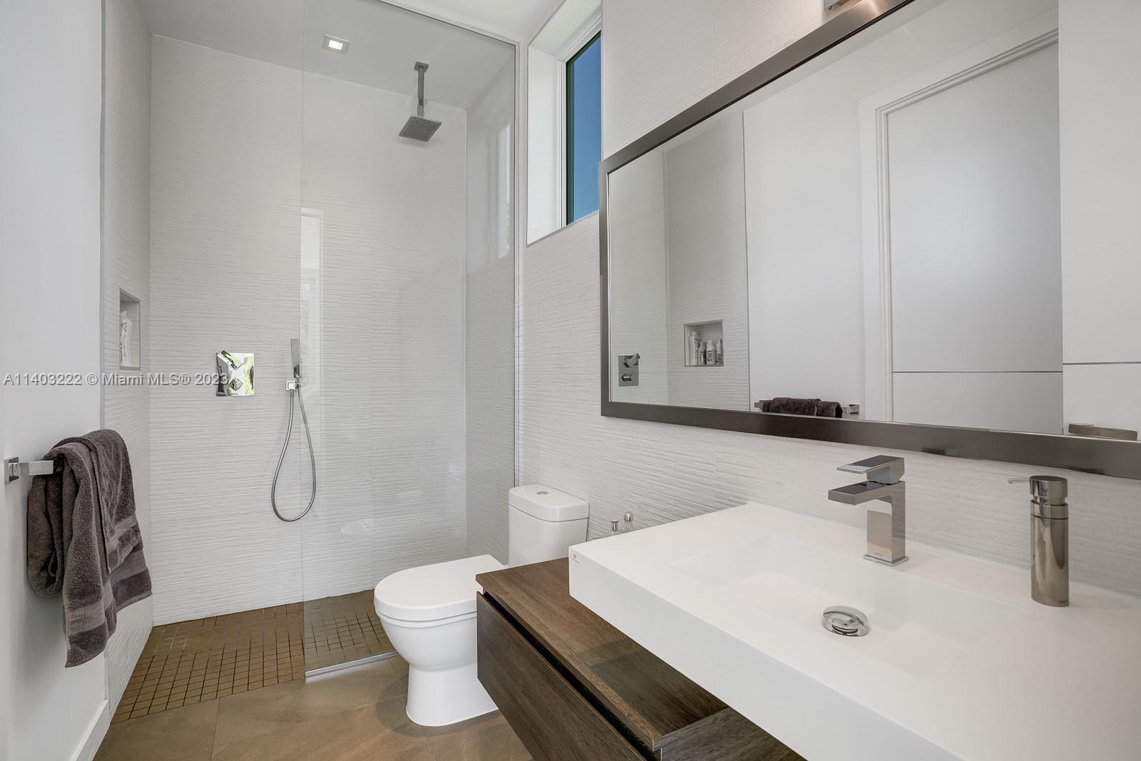 TROPICAL ISLE HOMES SUB 4 - Residential