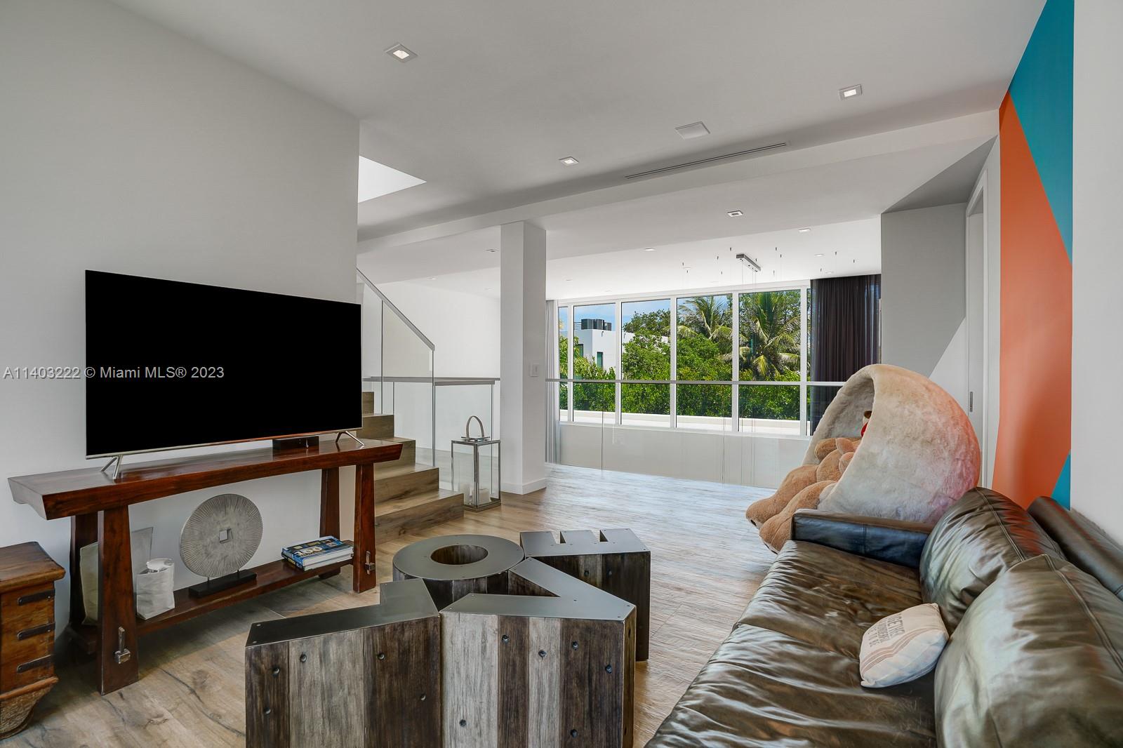 TROPICAL ISLE HOMES SUB 4 - Residential