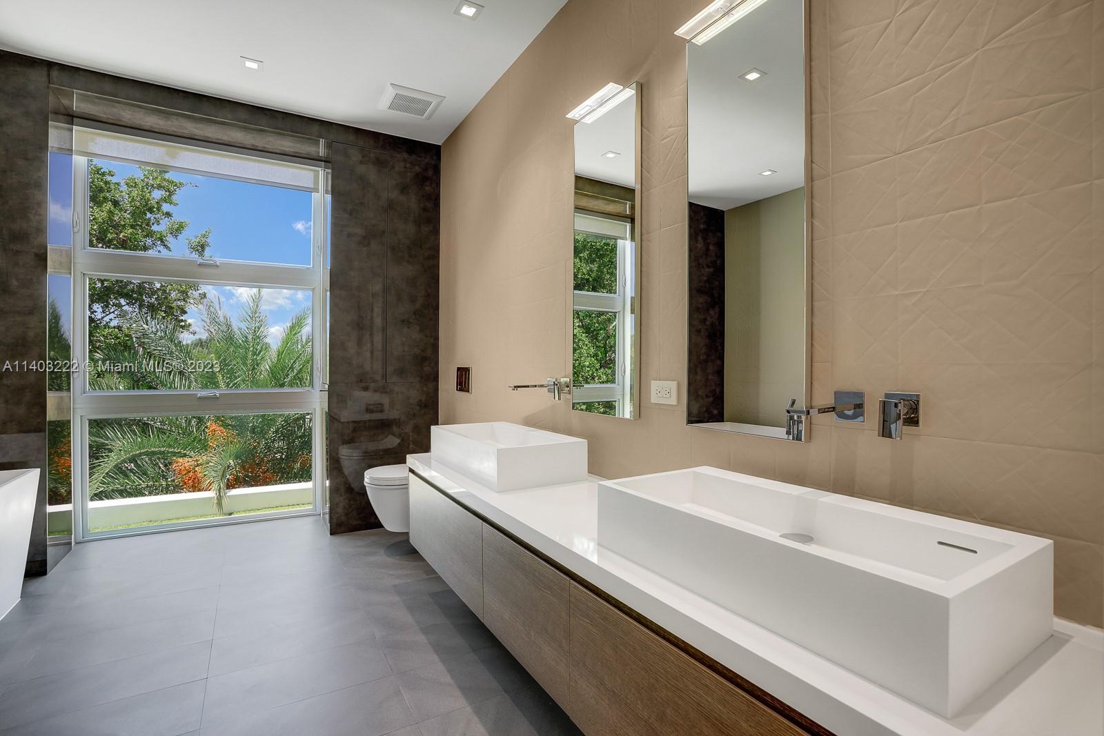 TROPICAL ISLE HOMES SUB 4 - Residential