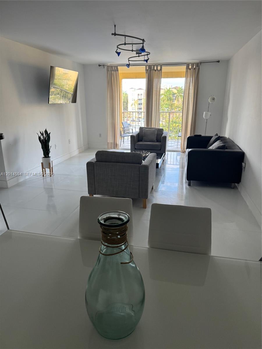 THE YACHT CLUB AT AVENTUR - Residential