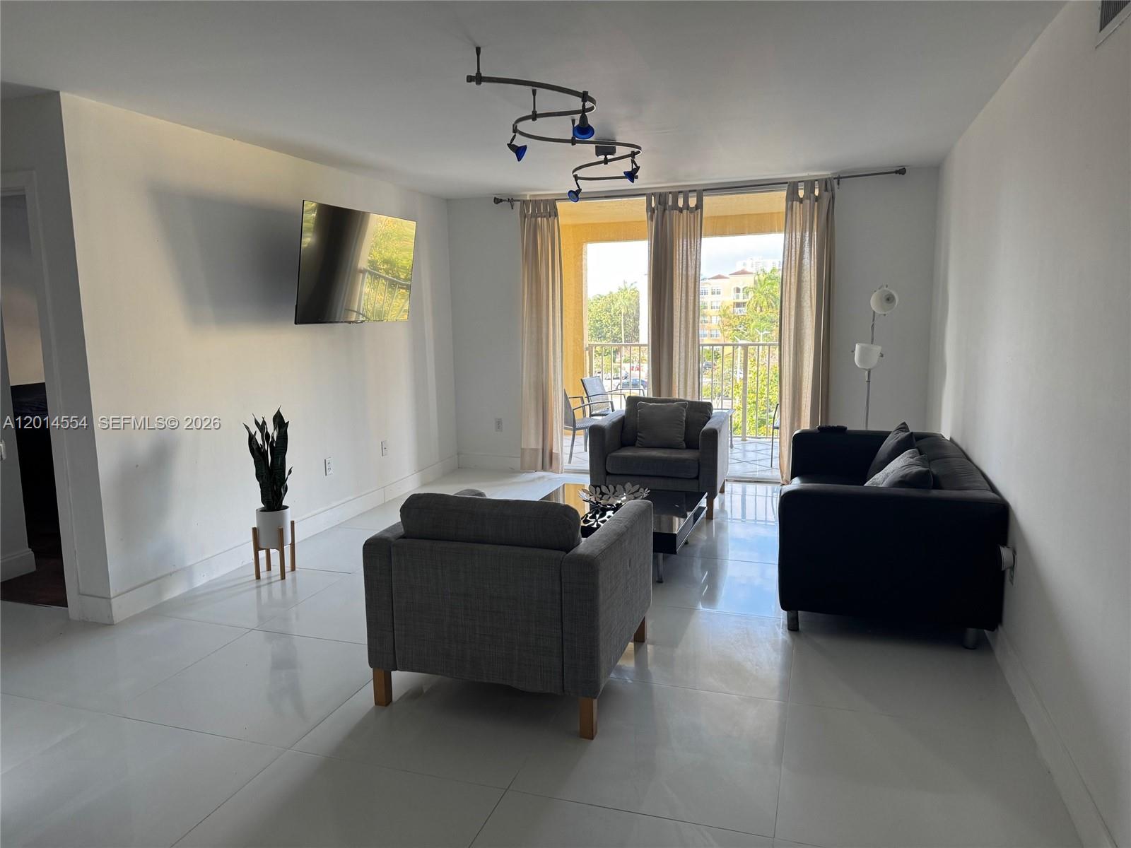 THE YACHT CLUB AT AVENTUR - Residential