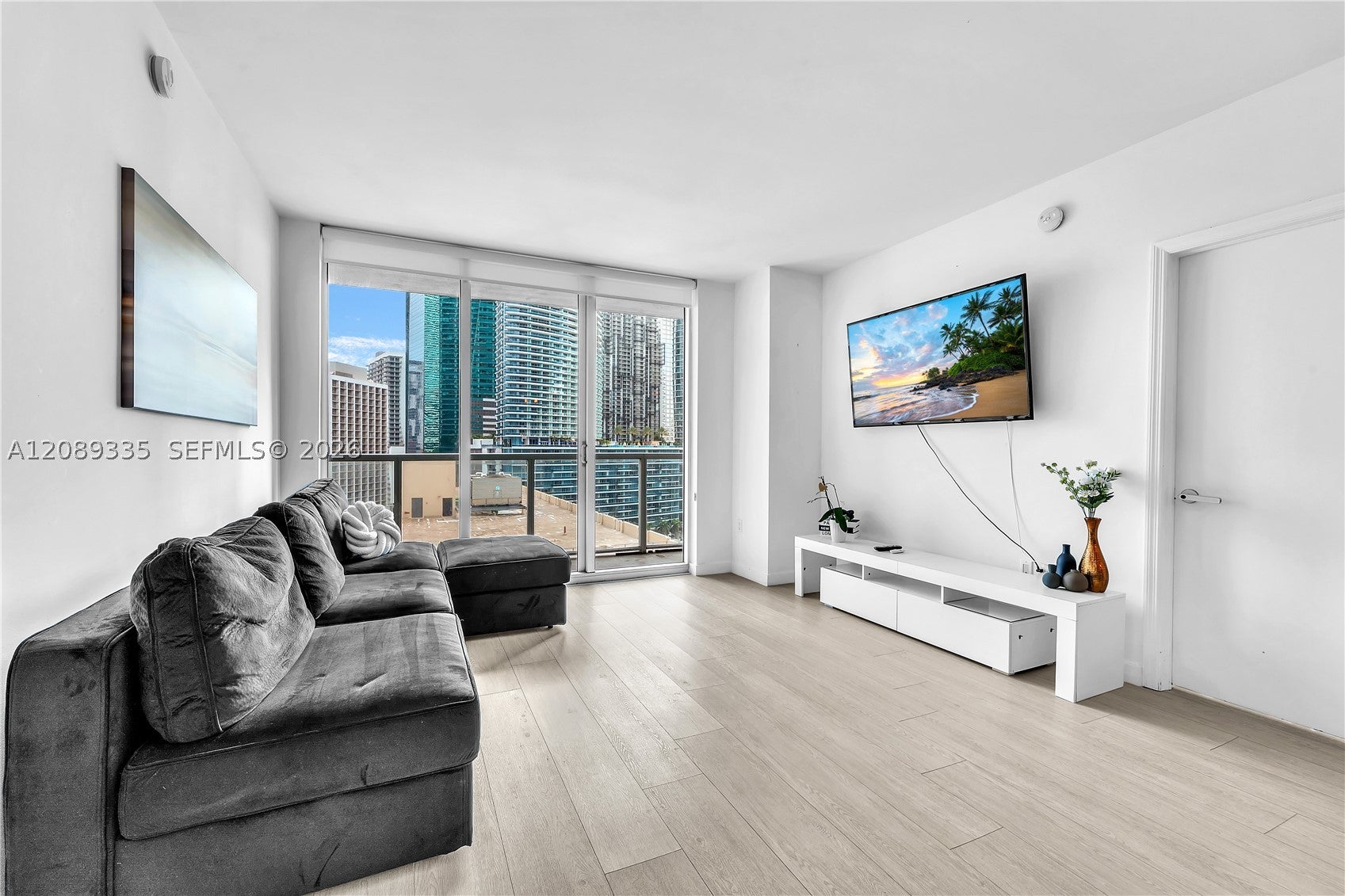 500 Brickell Ave 1605