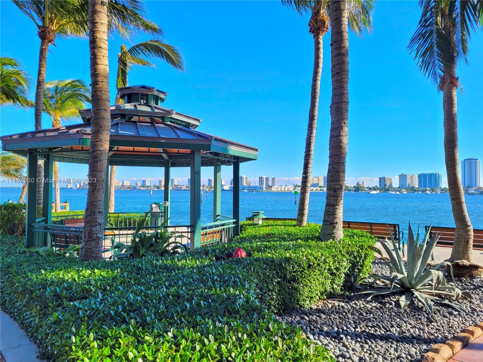 MARINA GRANDE - Residential