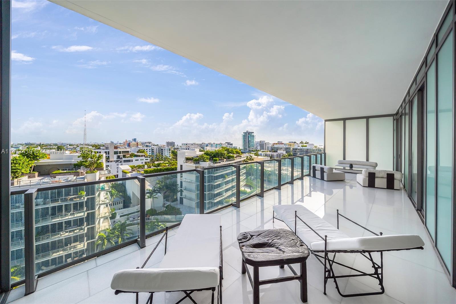 APOGEE CONDO - Residential