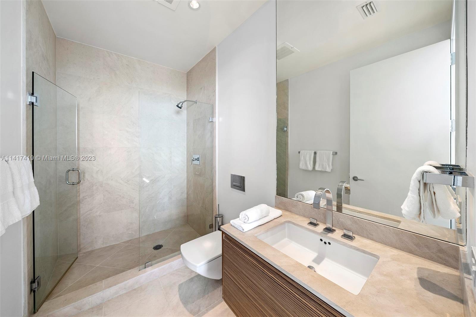 APOGEE CONDO - Residential