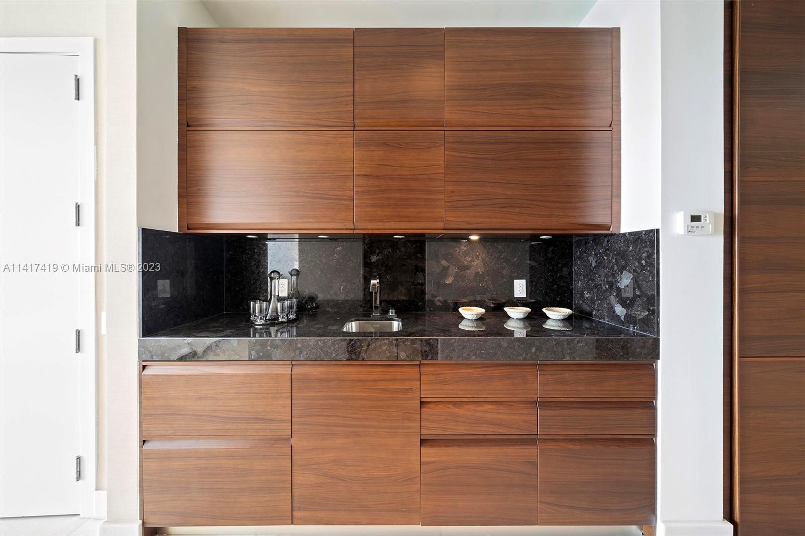 APOGEE CONDO - Residential