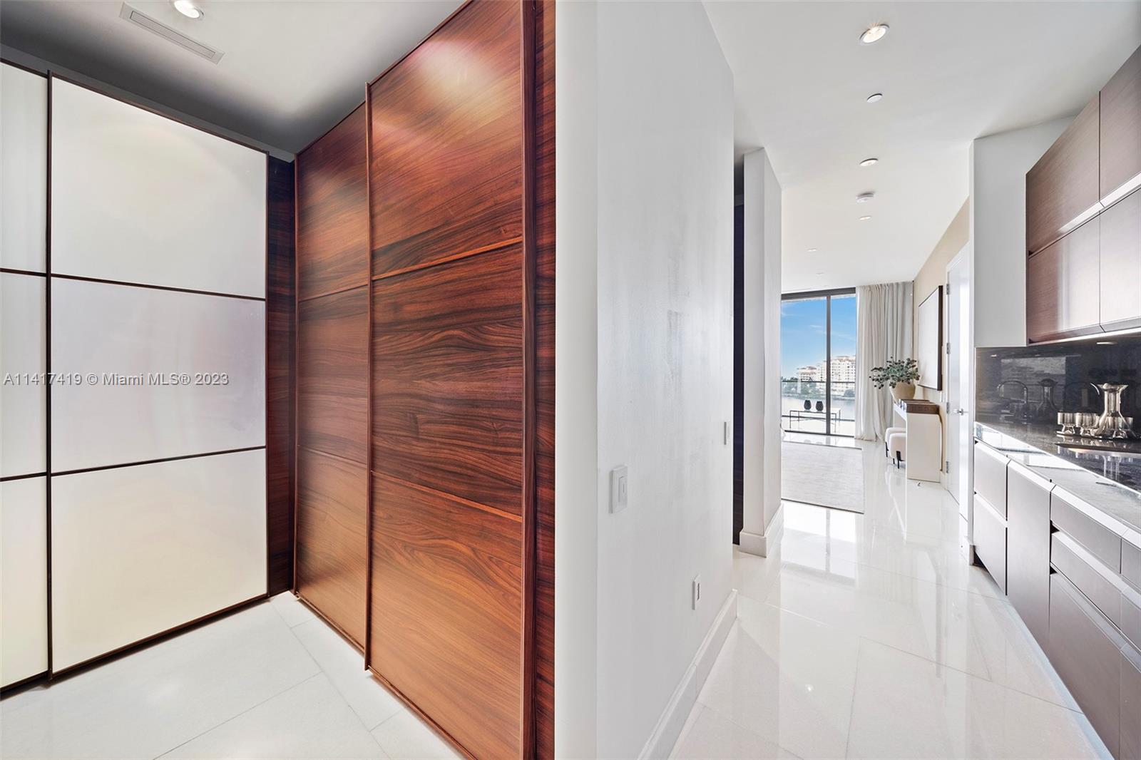 APOGEE CONDO - Residential