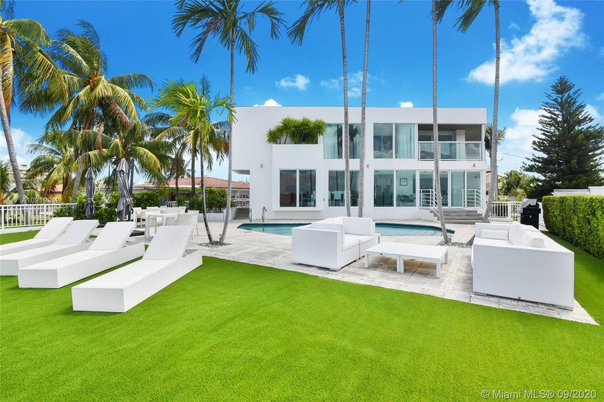 Stunning Contemporary 2 story waterfront residence with magnificent views of the open bay and Miami Skyline. Totally renovated in 2015 and upgraded by current owner. Turnkey property with upscale finishes and furniture.
4 bedrooms, 4 baths, Volume ceilings, skylights, walls of high impact windows and sliding doors, custom made Italian kitchen, one guest bedroom and 2 bathrooms on 1st floor. On second floor, Main bedroom and large bathroom with sitting lounge and private wrap around terrace overlooking the best views Miami has to offer and 2 guest bedrooms with bathroom/skylight. Amazing outdoor patio with pool and relaxing area. New seawall just completed. South Western exposure will offer you memorable sunsets. This property is the perfect Miami waterfront gateway!