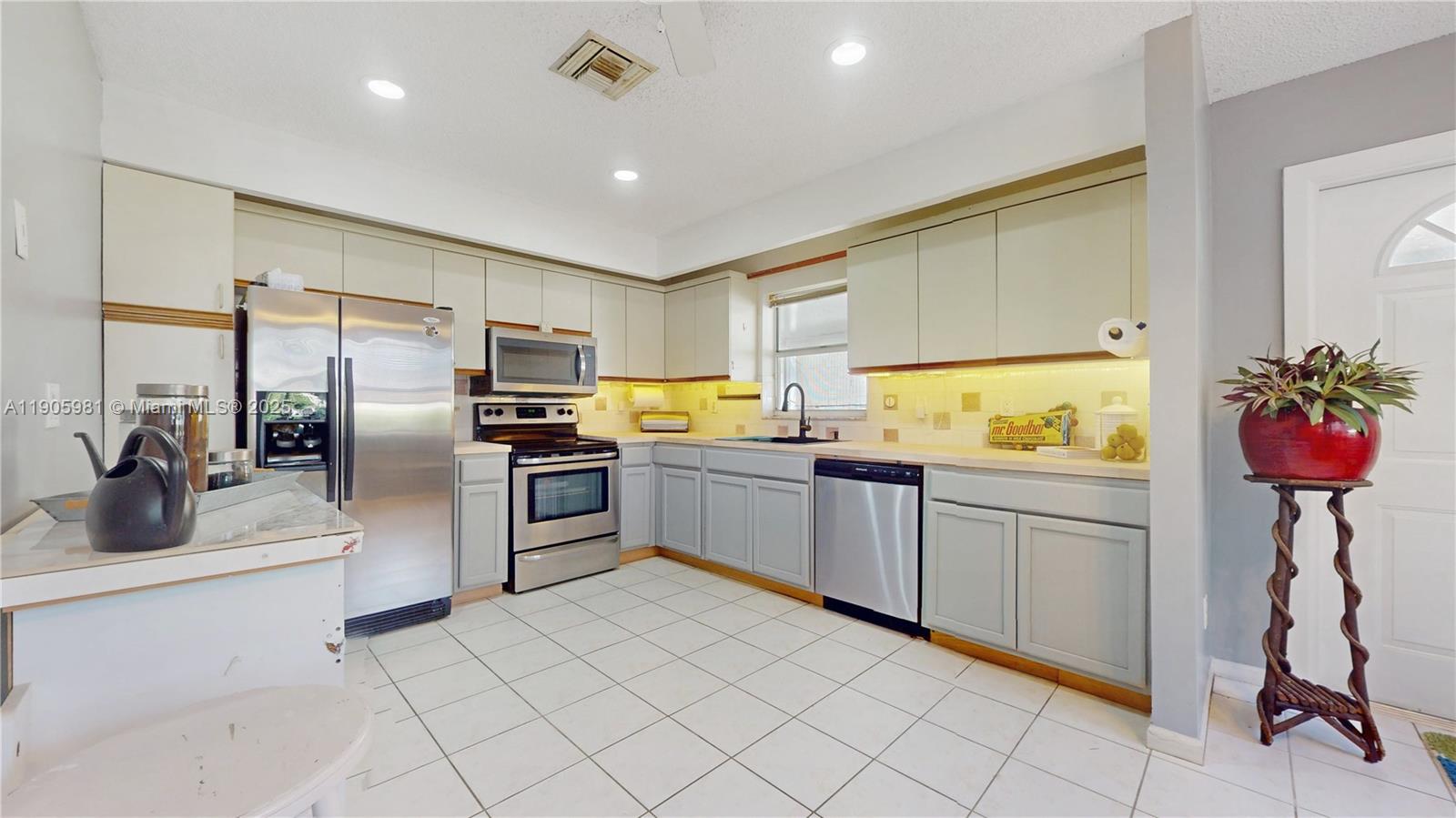 View photos, virtual tours, details... 2255 SE 6th Pl