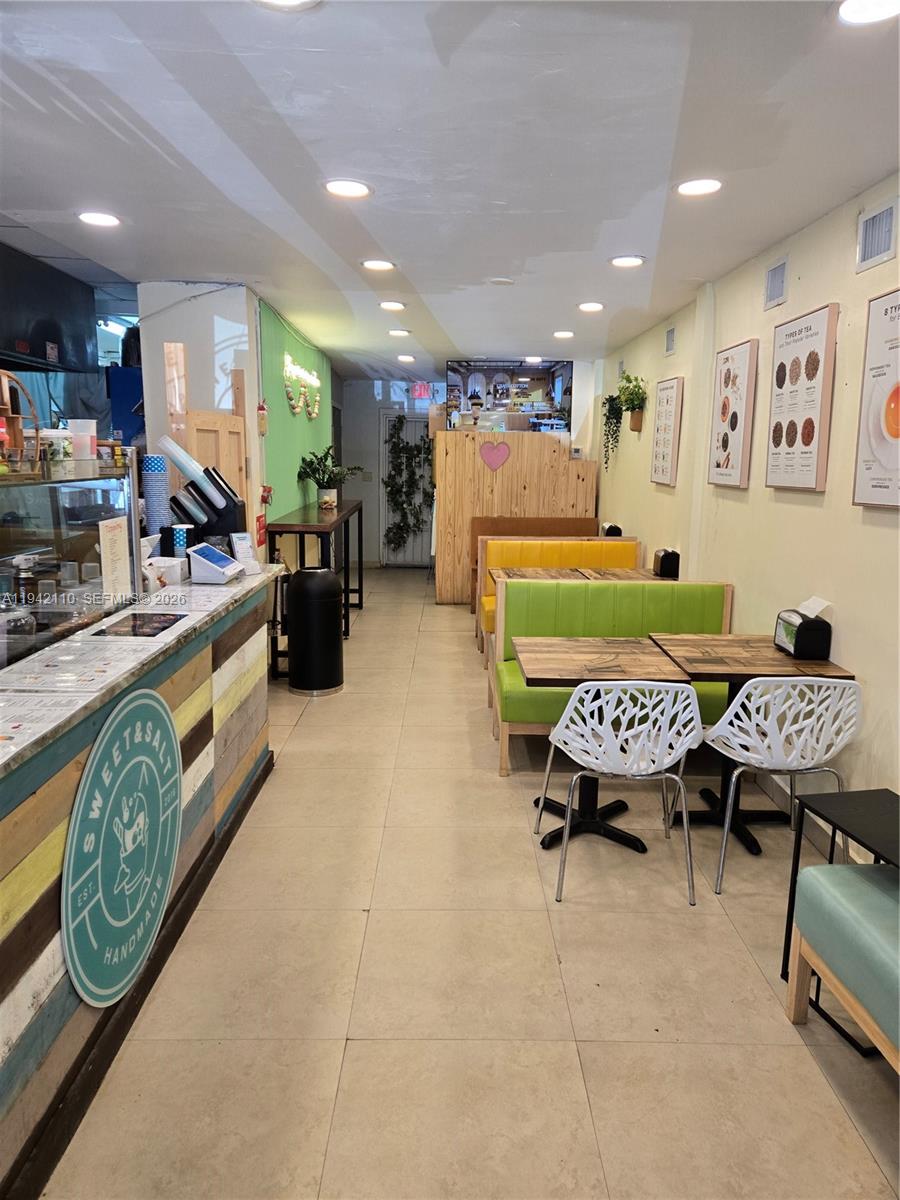 17010 #D W Dixie Hwy