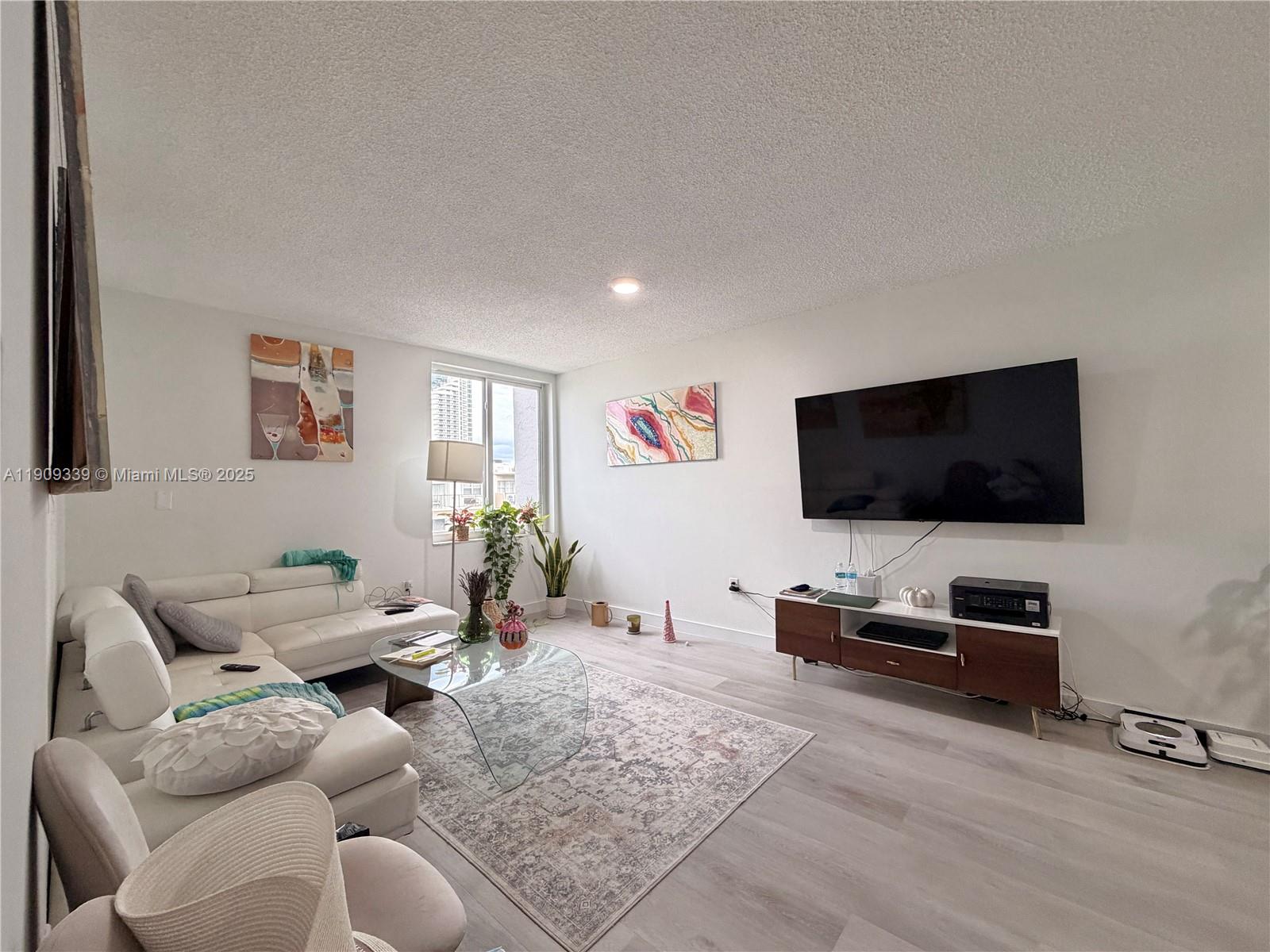 CARIBBEAN BREEZE CONDO - Residential Lease