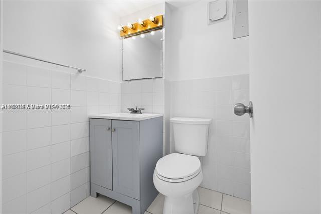 CARIBBEAN BREEZE CONDO - Residential Lease