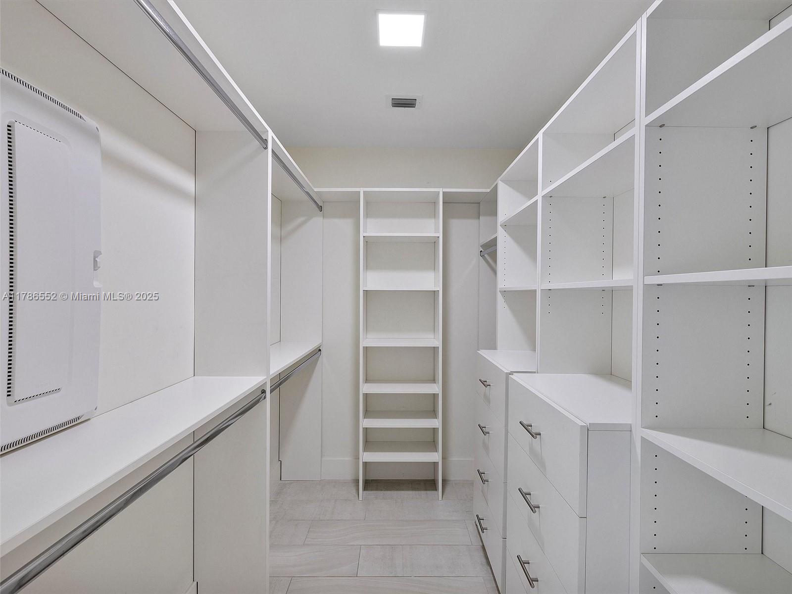 METROPICA NORTH TOWER ONE - Residential