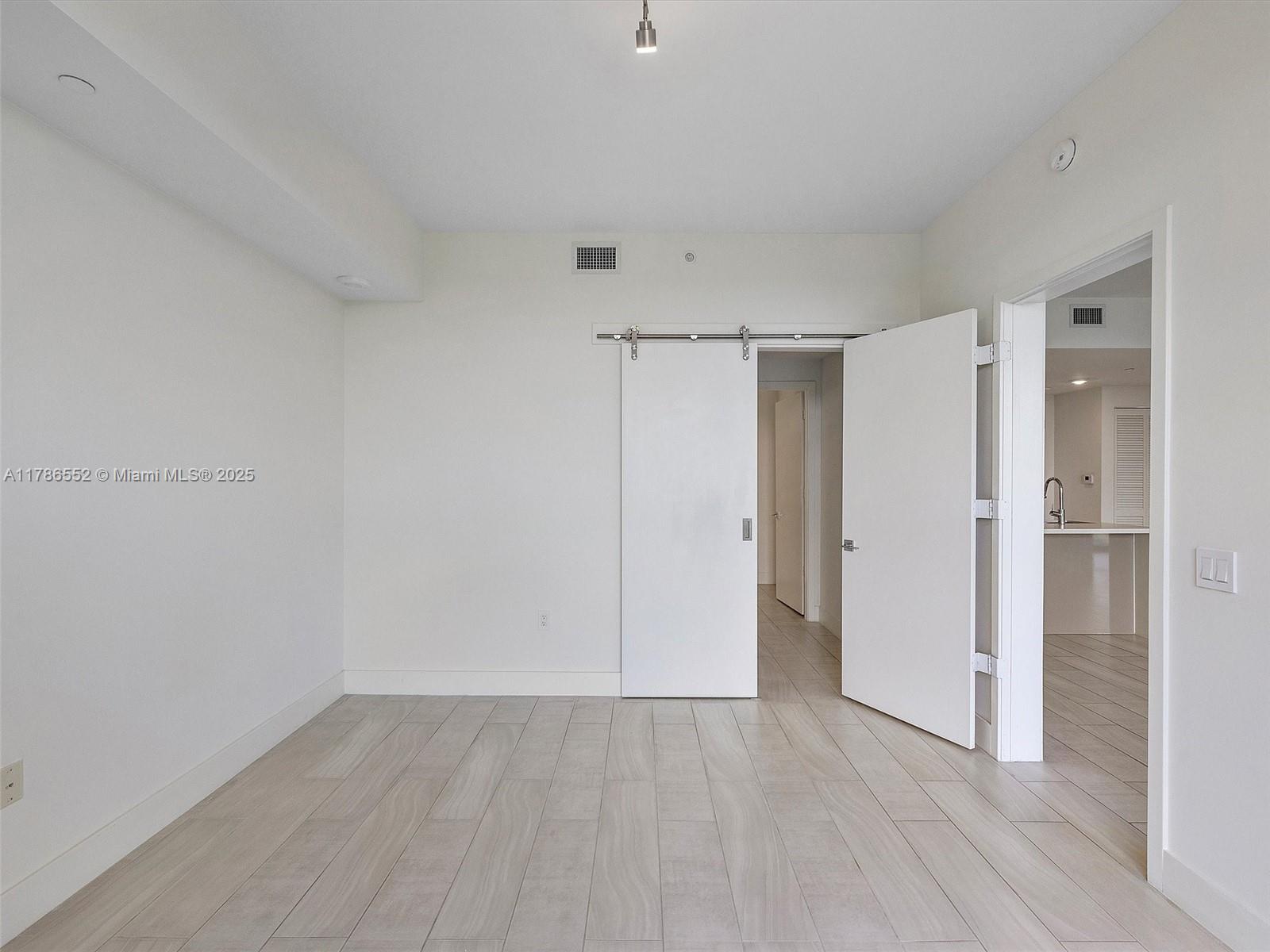 METROPICA NORTH TOWER ONE - Residential