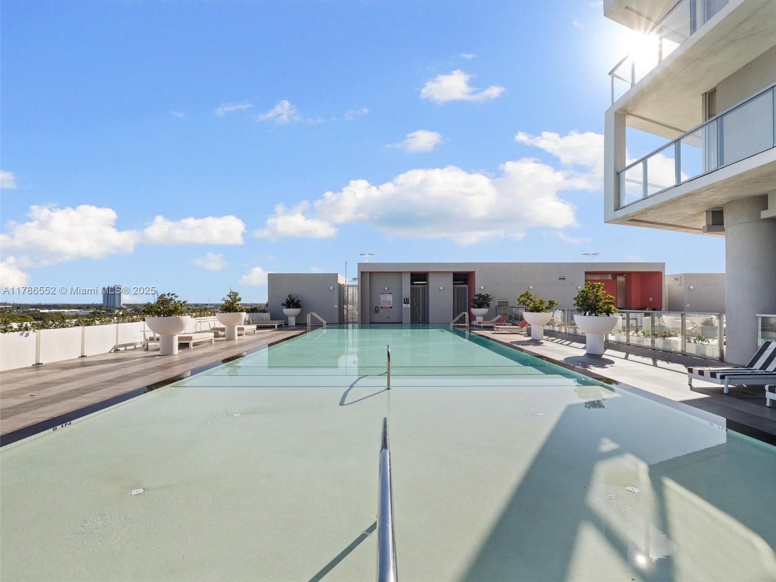 METROPICA NORTH TOWER ONE - Residential