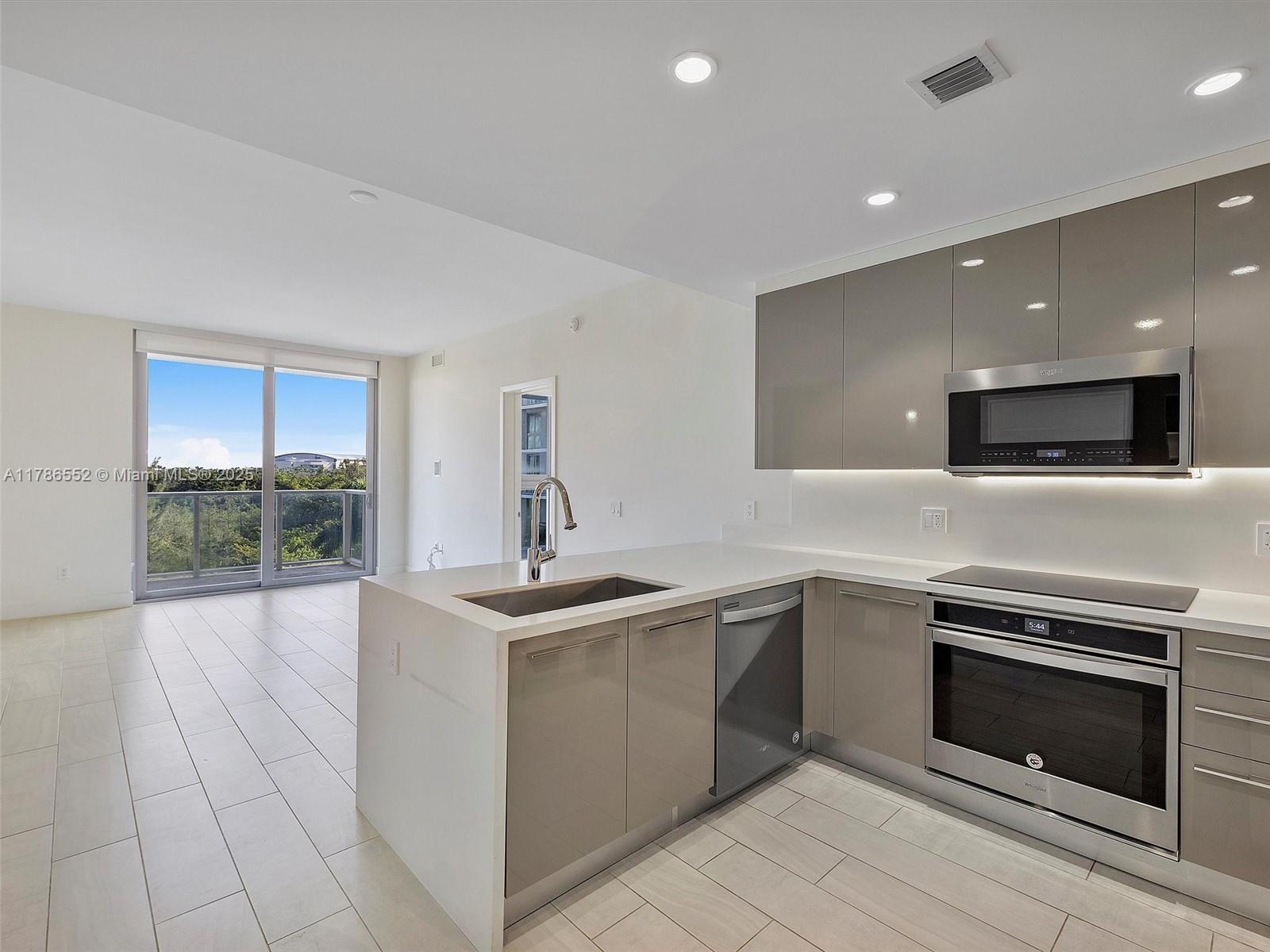 2000 Metropica Way 502