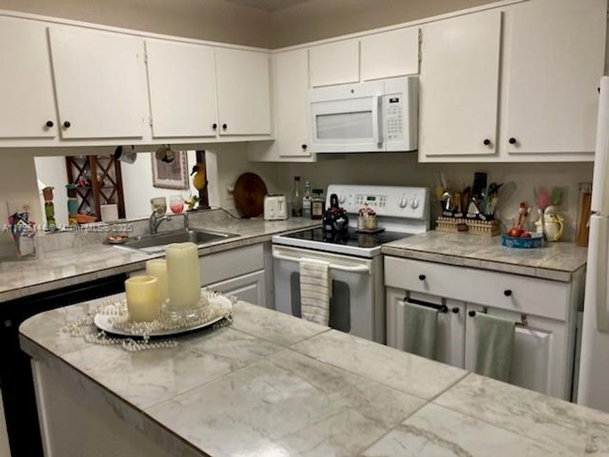 Live the Jupiter Lifestyle!
Move-in ready 2 bed, 2 bath first-floor corner unit in sought-after Chasewood North. This light and bright home features tile flooring throughout, accordion shutters, an in-unit washer & dryer, a screened patio, exterior storage, and two parking spaces.
Enjoy a resort-style community with a clubhouse, tennis courts, pool, BBQ area, and picnic space. Unbeatable location—just minutes from beautiful beaches, top-rated dining, shopping, parks, golf, Abacoa Town Center, I-95, the Turnpike, and A-rated Jupiter schools.
No smoking. No pets. Good credit required (650+ per HOA guidelines).
 Call today to schedule your private showing!