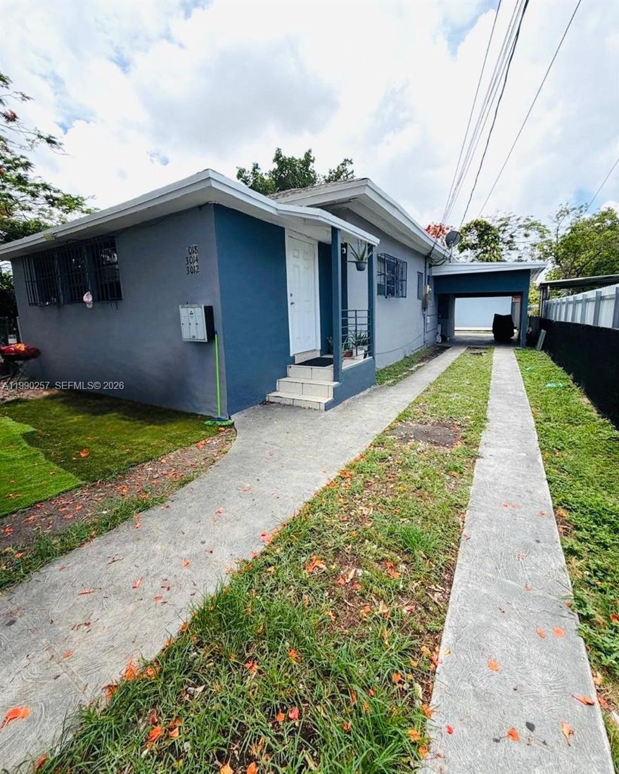 Excellent investment opportunity! Income-producing property generating $6,400/month. The main house features 3 beds/1 bath with central A/C. The rear building offers two separate 1 bed/1 bath units with independent split A/C systems, ensuring maximum flexibility and strong ROI.

Ideal for investors seeking to maximize cash flow by leasing all units. Property features separate meters, 3 assigned parking spaces (1 covered), and a central patio between homes. Prime location with high rental demand. Units are currently tenant-occupied. The inspection report is completed and showings will be coordinated exclusively for serious offer in consideration, on Saturdays from 1 to 5 pm.