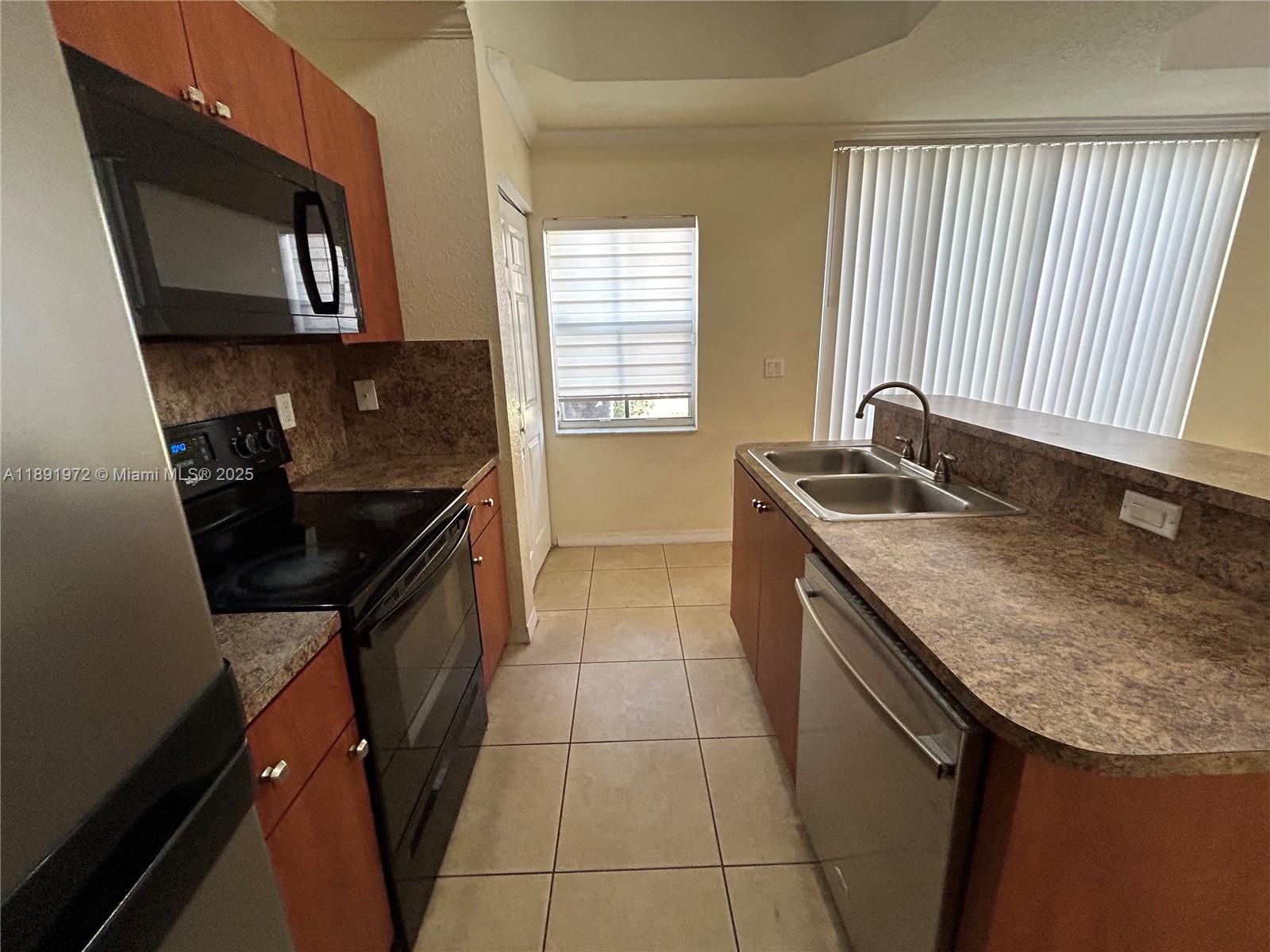 VILLAS AT HARBOR ISLES CO - Residential