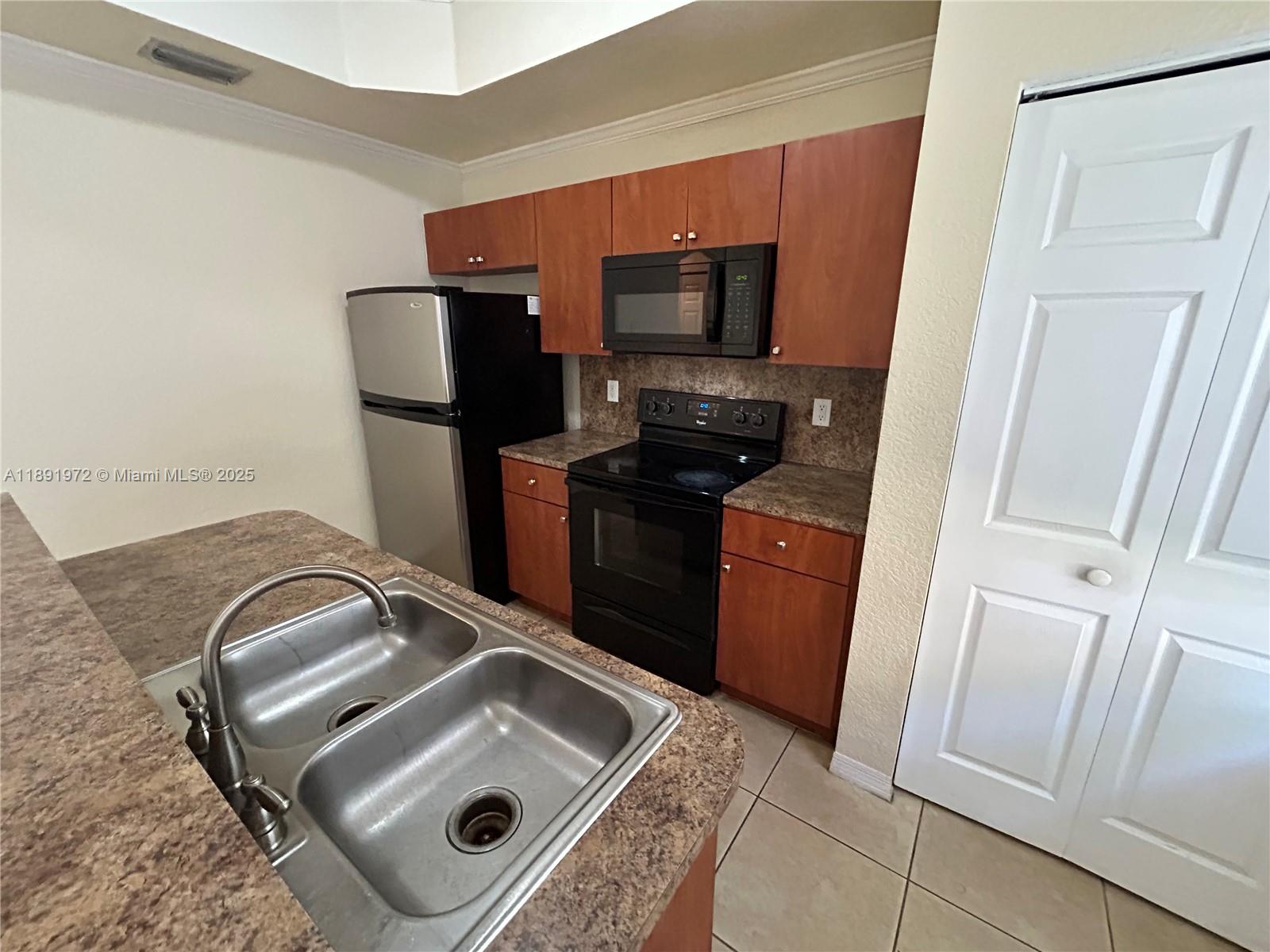 VILLAS AT HARBOR ISLES CO - Residential