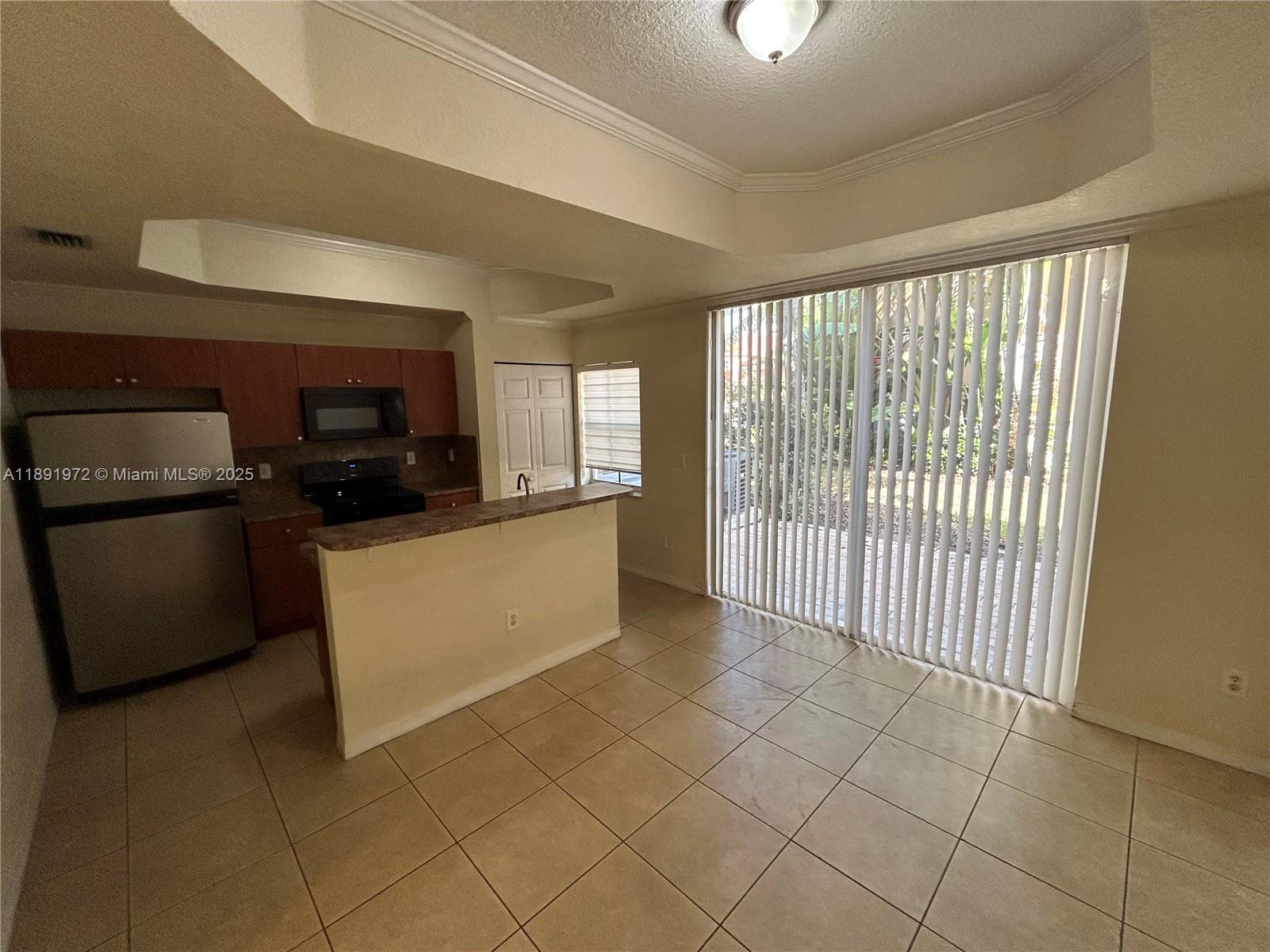 VILLAS AT HARBOR ISLES CO - Residential