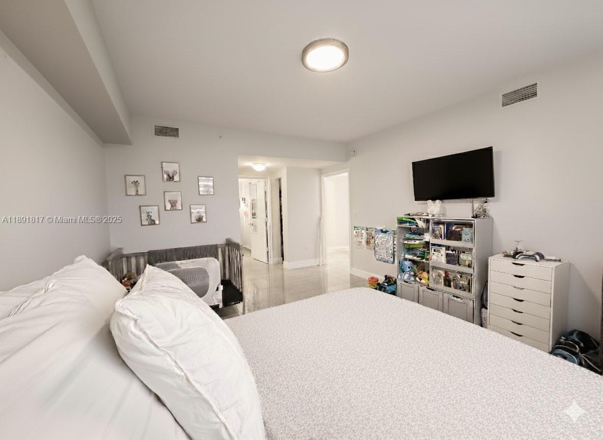 VENTURE AT AVENTURA WEST - Residential