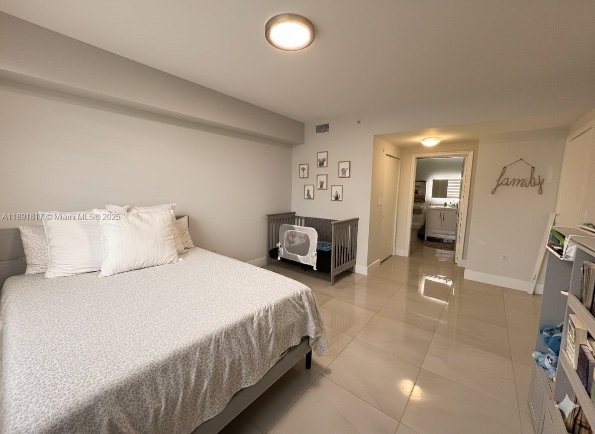 VENTURE AT AVENTURA WEST - Residential