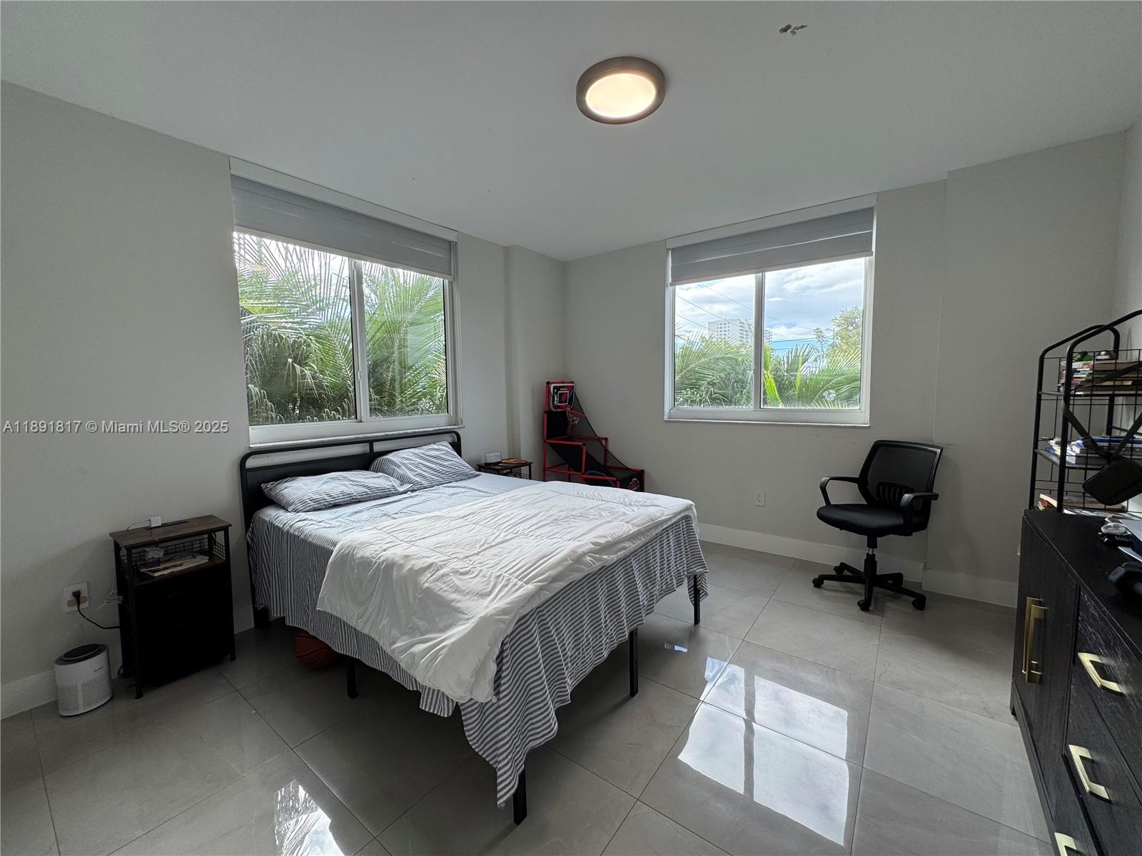 VENTURE AT AVENTURA WEST - Residential