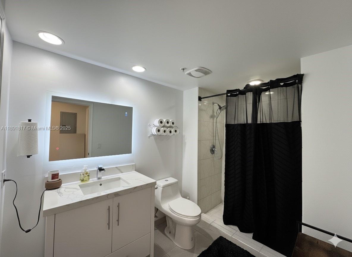 VENTURE AT AVENTURA WEST - Residential